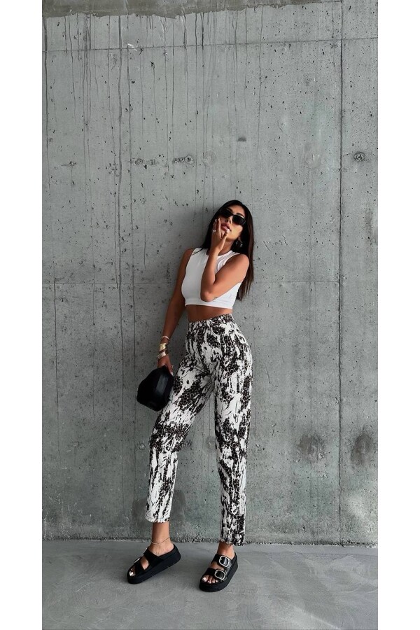 W1889 Leopar Mom Fit Jean