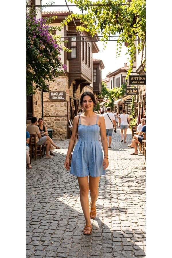 Bayan Açık Mavi Denim Askılı Şort Tulum