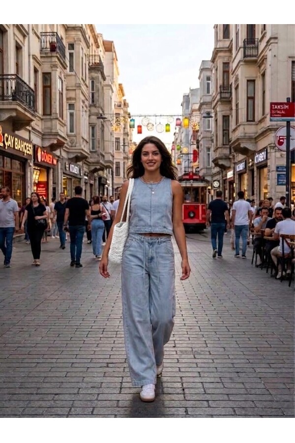 Kadın Denim İkili Takım – Kolsuz Crop Bluz & Bol Paça Pantolon