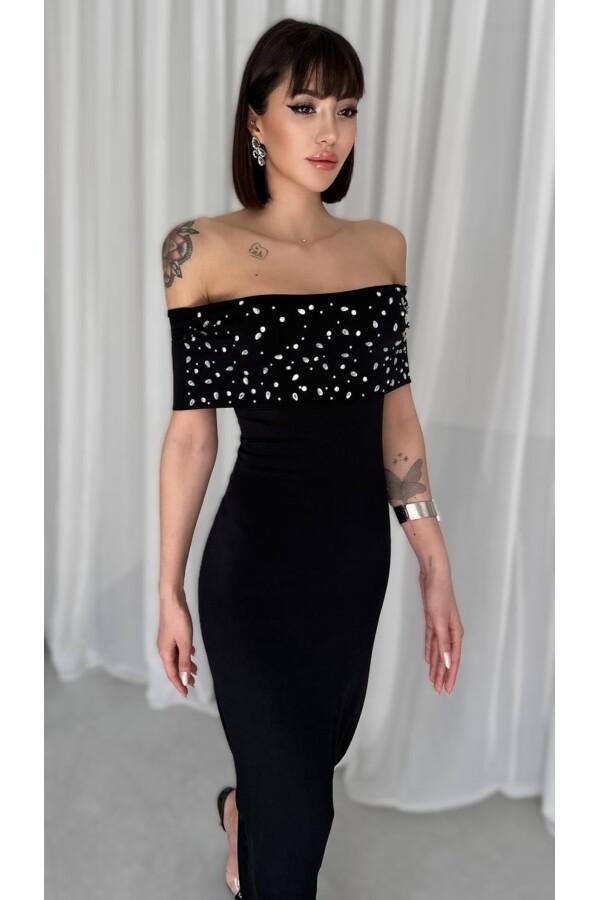 Kadın Siyah Taşlı Madonna Yaka Uzun